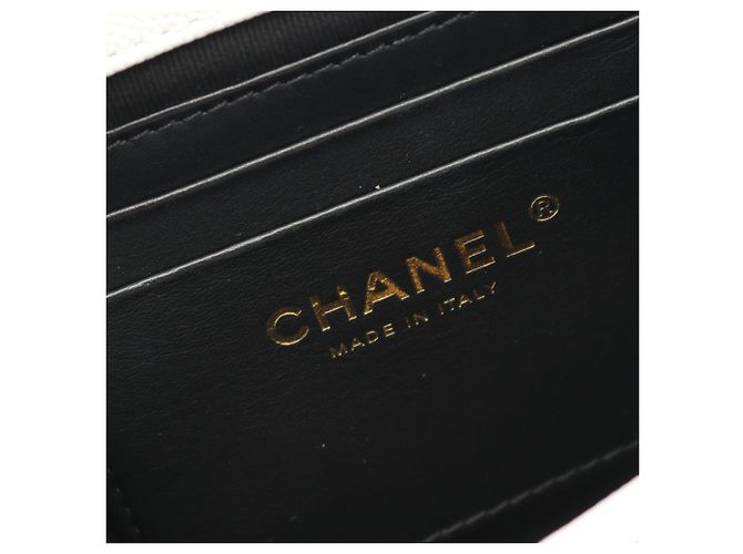 Vanity Estojo de vaidade em caviar branco acolchoado Chanel com corrente Cru - vista 4
