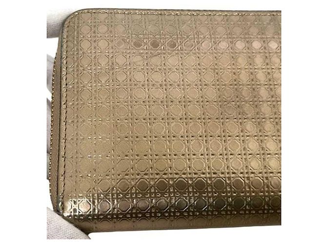 Cartera larga de cuero Cannage dorado Christian Dior - vista 9