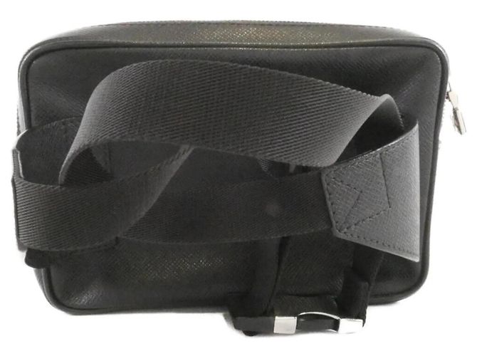 Bumbag Borsa a spalla esterna Taiga di Louis Vuitton Nero - vista 2