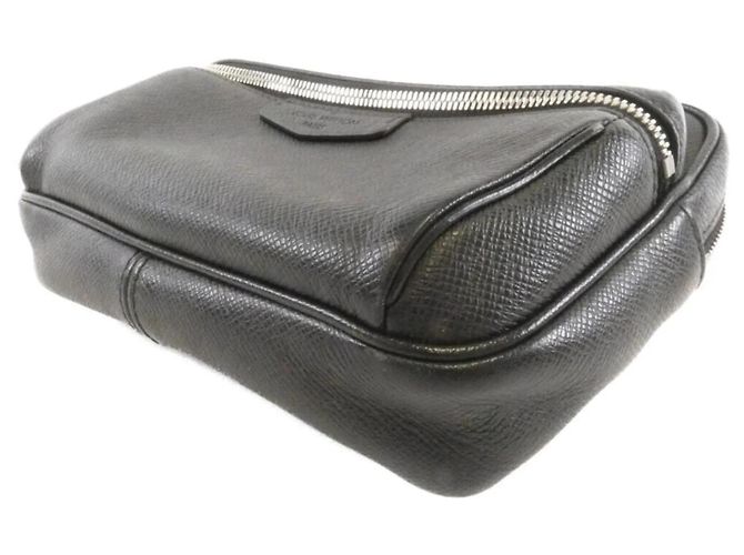 Bumbag Borsa a spalla esterna Taiga di Louis Vuitton Nero - vista 3