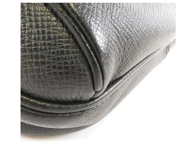 Bumbag Borsa a spalla esterna Taiga di Louis Vuitton Nero - vista 4