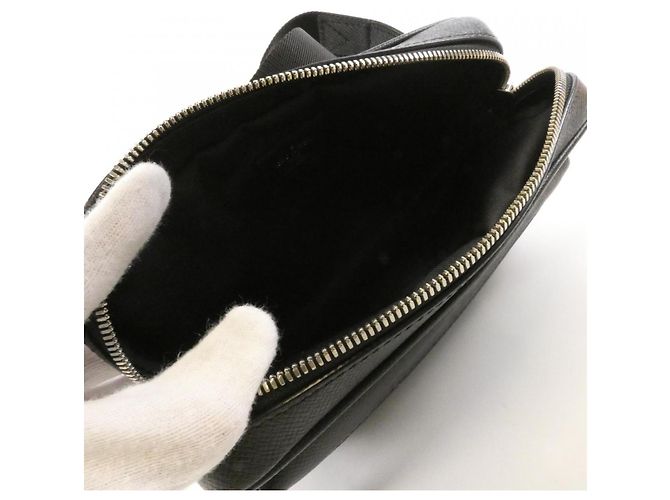 Bumbag Borsa a spalla esterna Taiga di Louis Vuitton Nero - vista 6