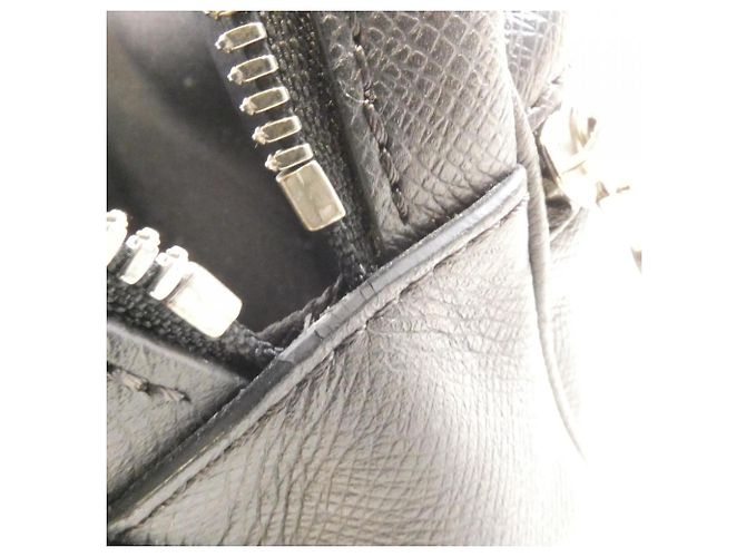 Bumbag Borsa a spalla esterna Taiga di Louis Vuitton Nero - vista 7
