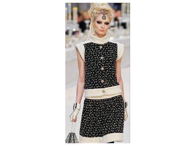 Timeless Seltene Chanel 12A Paris Bombay Runway Elfenbein Statement Armreif Silber Weiß Roh - Ansicht 2