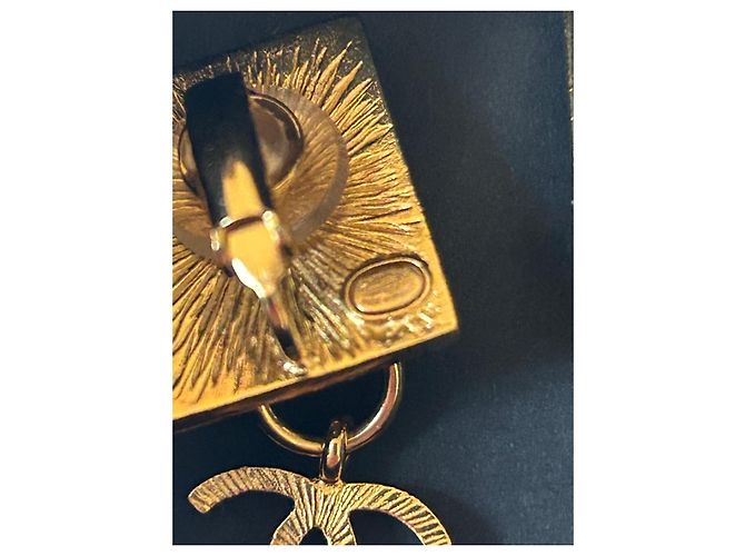 Orecchini pendenti con logo di leone CC Classico di Chanel D'oro - vista 6