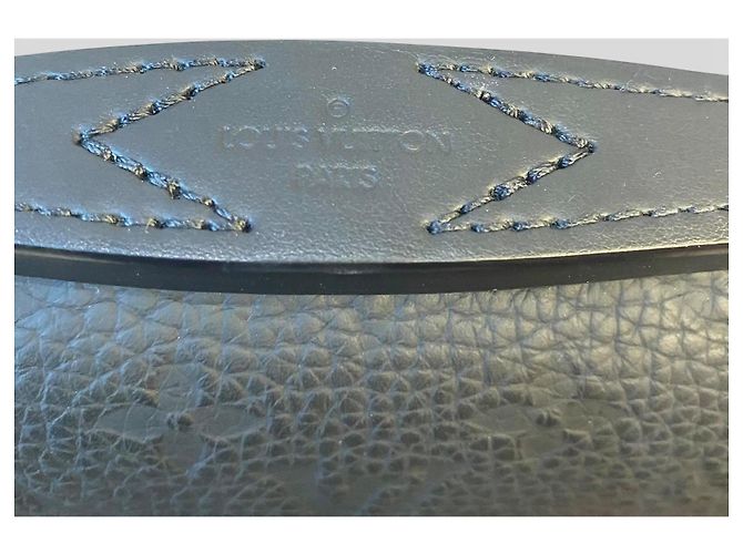 Borsa a tracolla S Lock in taurillon monogramma nero opaco Louis Vuitton - vista 11