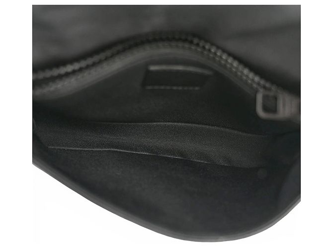 Borsa a tracolla S Lock in taurillon monogram nero opaco Louis Vuitton - vista 11