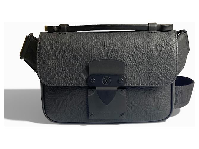 Borsa a tracolla S Lock in taurillon monogram nero opaco Louis Vuitton - vista 3
