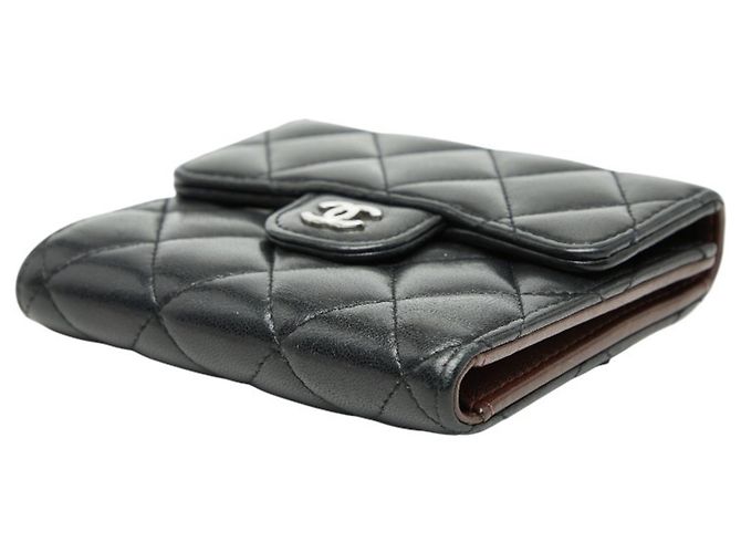 Cartera tri-fold matelassé Chanel Coco Mark Negro - vista 4