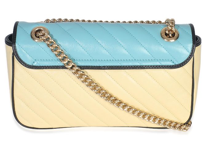 Borsa GG Marmont piccola in pelle di vitello matelassé blu e gialla con torchon diagonale di Gucci - vista 2