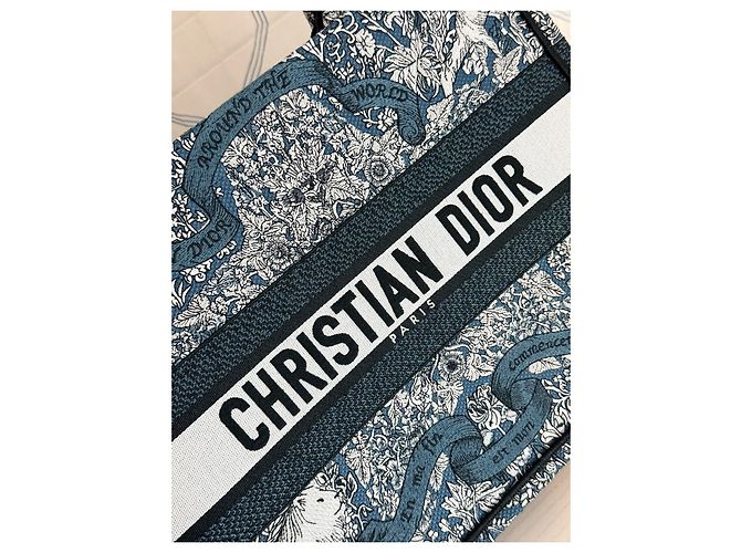 Christian Dior Book Tote Medium Ricamo Blu e Bianco Nero - vista 10