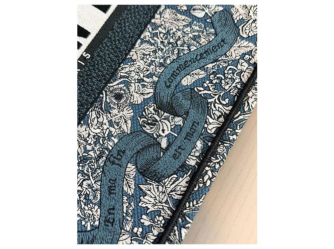 Christian Dior Book Tote Medium Ricamo Blu e Bianco Nero - vista 3