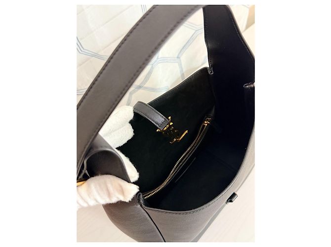 Yves Saint Laurent Le 5 à 7 Soft Bolso Pequeño Negro de Ante - vista 6