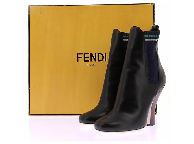 Fendi Stivaletti neri con tacco e dettagli verdi Nero - vista 8