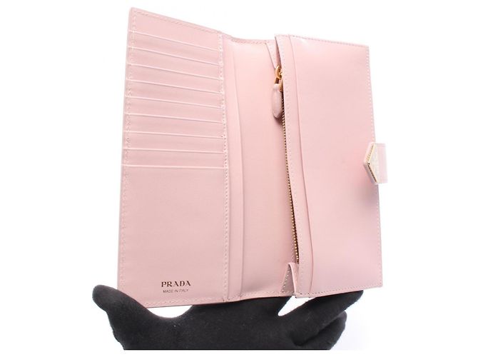 Billetera larga bifold de cuero Saffiano con logo triangular de Prada Rosa - vista 3