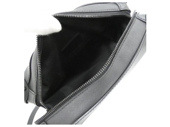 Louis Vuitton Taiga Rainbow Soft Trunk Schultertasche Schwarz - Ansicht 10