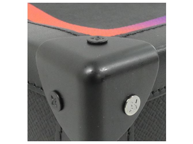 Louis Vuitton Taiga Rainbow Soft Trunk Schultertasche Schwarz - Ansicht 3