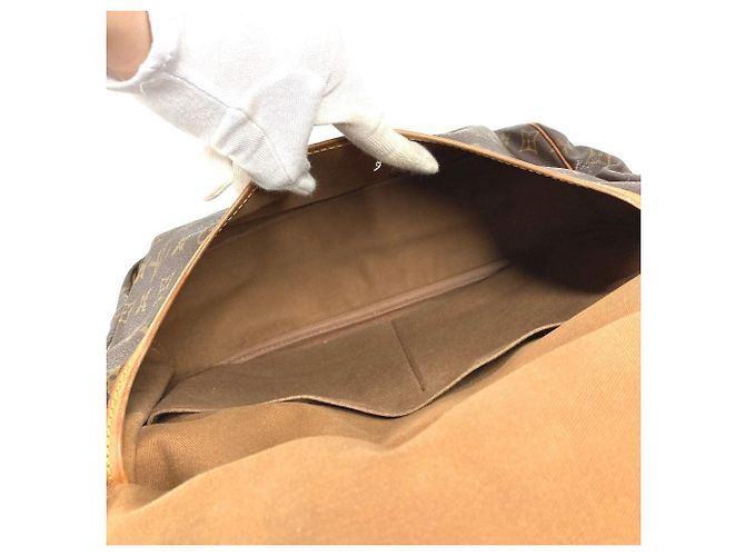 Borsa a Spalla Saumur 35 Monogram M42254 di Louis Vuitton Marrone Monogramma - vista 13