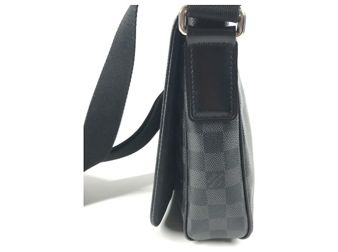 Borsa a tracolla District PM Damier Graphite di Louis Vuitton Nero - vista 3