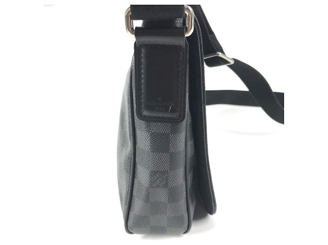 Borsa a tracolla District PM Damier Graphite di Louis Vuitton Nero - vista 4