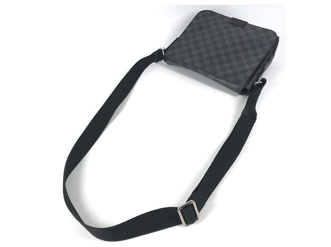 Borsa a tracolla District PM Damier Graphite di Louis Vuitton Nero - vista 8