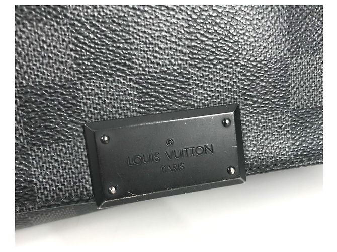 Borsa a tracolla District PM Damier Graphite di Louis Vuitton Nero - vista 9