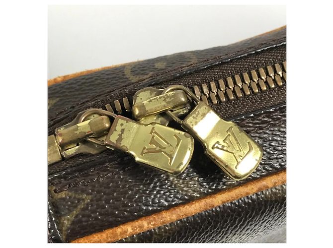 Pochette Ganjou Monograma Louis Vuitton Marrom - vista 16