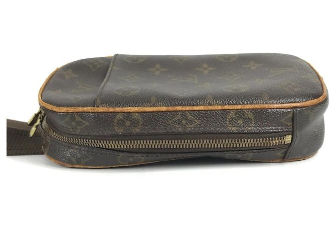 Pochette Ganjou Monograma Louis Vuitton Marrom - vista 3