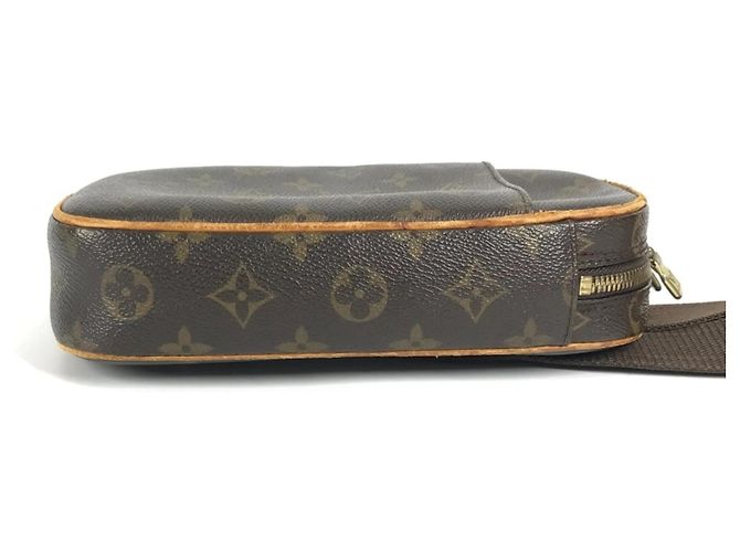 Pochette Ganjou Monograma Louis Vuitton Marrom - vista 4