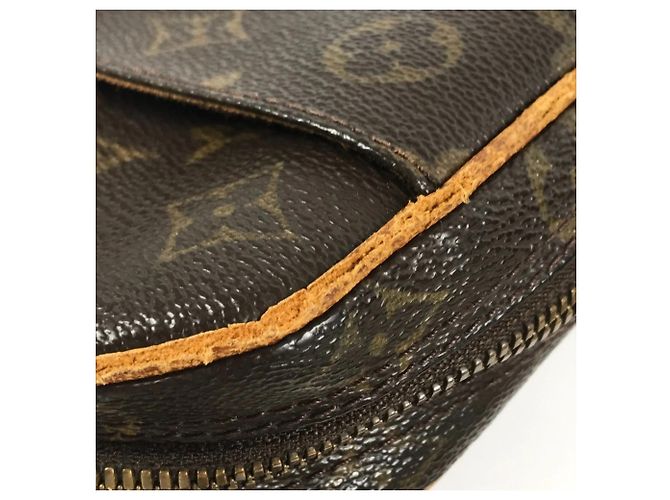 Pochette Ganjou Monograma Louis Vuitton Marrom - vista 7