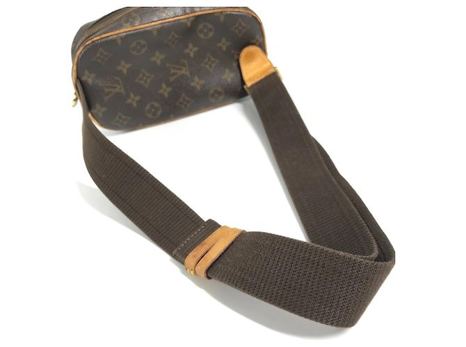 Pochette Ganjou Monograma Louis Vuitton Marrom - vista 8
