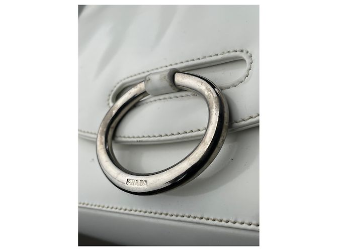 Borsa a spalla in pelle con anello in metallo Prada anni 2000 Bianco - vista 11