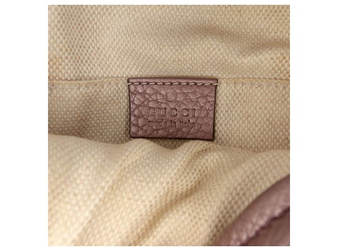 Gucci Mini in Pelle Metallica Rosa a Granulato Soho con Catena a Spalla - vista 5