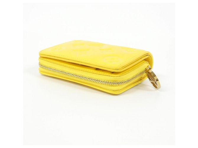 Cartera Lou Coussin Louis Vuitton Amarillo - vista 4