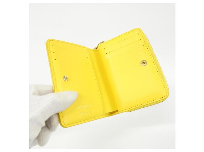 Cartera Lou Coussin Louis Vuitton Amarillo - vista 7