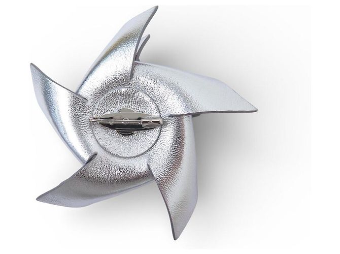 NEUE CHANEL ROSE DES VENTS CAMELIA LEDER BROSCHE Silber - Ansicht 2