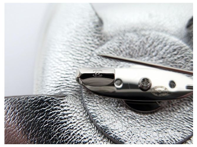 NEUE CHANEL ROSE DES VENTS CAMELIA LEDER BROSCHE Silber - Ansicht 5