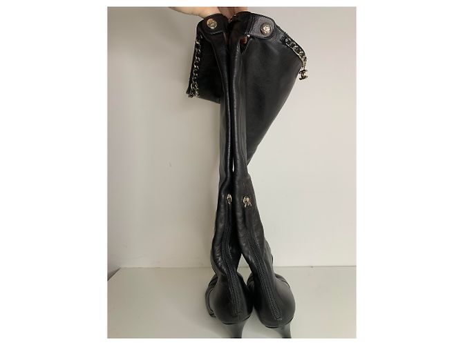 Chanel Stiefel Schwarz mit Logo-Kette Größe 36 - Ansicht 2