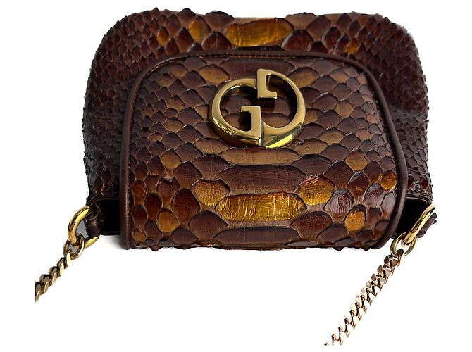 Gucci Blondie Mini Bolsa de Couro Exótico com Aba Bege x Marrom - vista 12