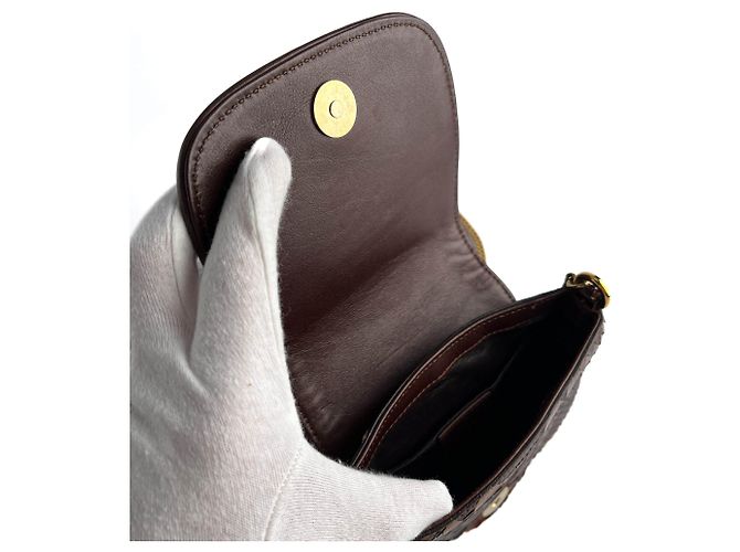 Gucci Blondie Mini Bolsa de Couro Exótico com Aba Bege x Marrom - vista 14