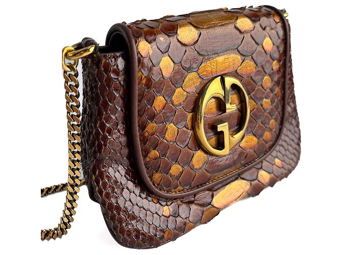 Gucci Blondie Mini Bolsa de Couro Exótico com Aba Bege x Marrom - vista 9