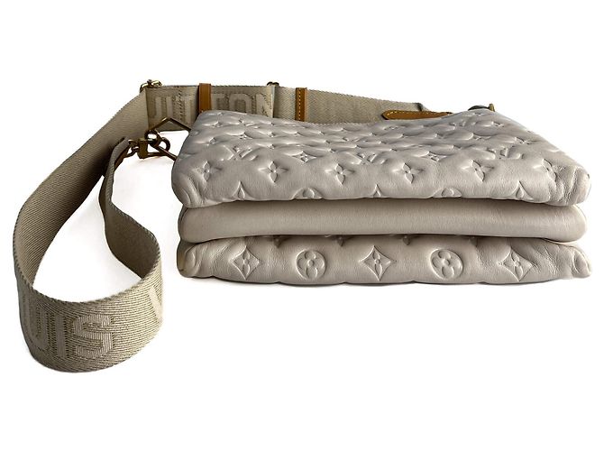 Louis Vuitton Coussin PM Pelle Empreinte Messenger Crossbody Off-White Bianco sporco - vista 12