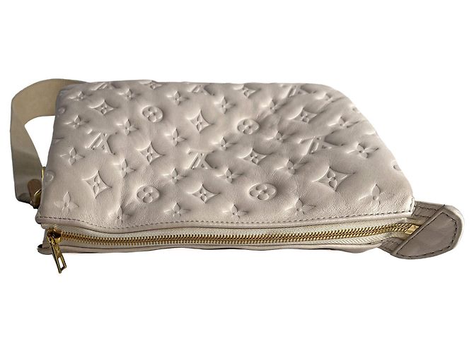 Louis Vuitton Coussin PM Pelle Empreinte Messenger Crossbody Off-White Bianco sporco - vista 14