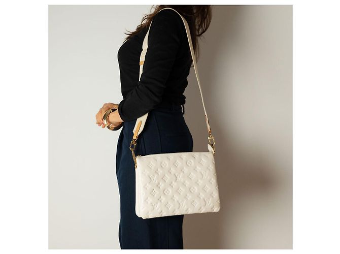 Louis Vuitton Coussin PM Pelle Empreinte Messenger Crossbody Off-White Bianco sporco - vista 6