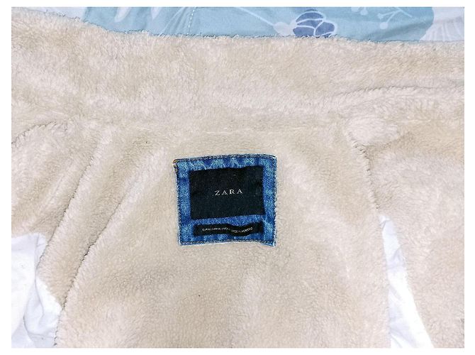 Zara Giacca di jeans trucker standard tipo 3 in denim blu foderata in sherpa - vista 3