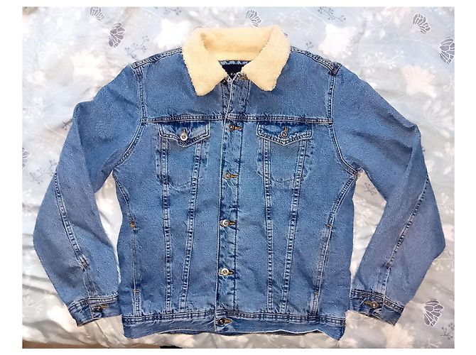 Zara Giacca di jeans trucker standard tipo 3 in denim blu foderata in sherpa - vista 4
