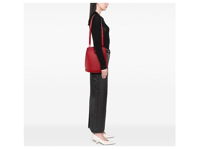 Louis Vuitton Rosso Epi Cluny - vista 7