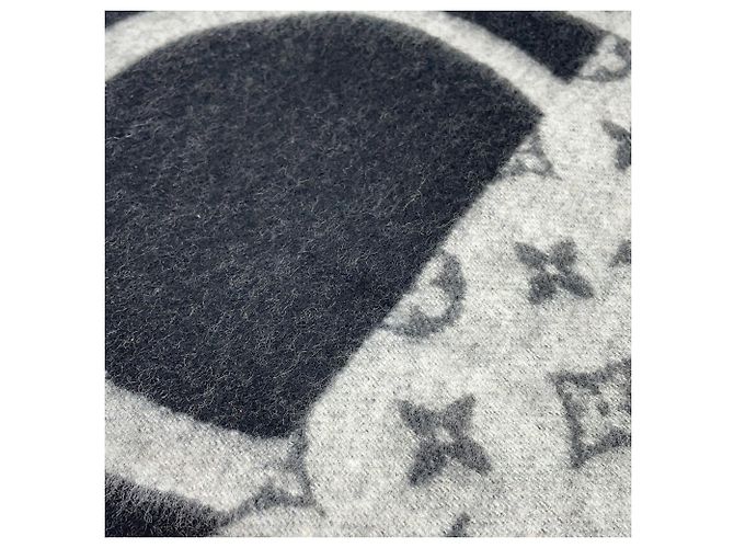 Stola in cashmere nero Monogram Louis Vuitton - vista 6