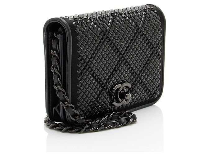 Gabrielle Chanel Mini Borsa a Spalla in Satin Cristallo con Catena Nero - vista 2