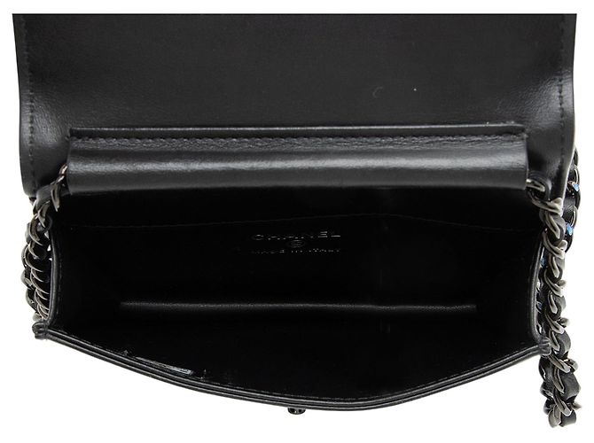 Gabrielle Chanel Mini Borsa a Spalla in Satin Cristallo con Catena Nero - vista 7
